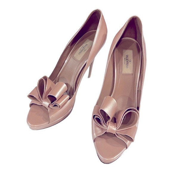 Valentino Neutrals Patent Leather Bow Accents Pumps size 40 - Picture 13 of 13